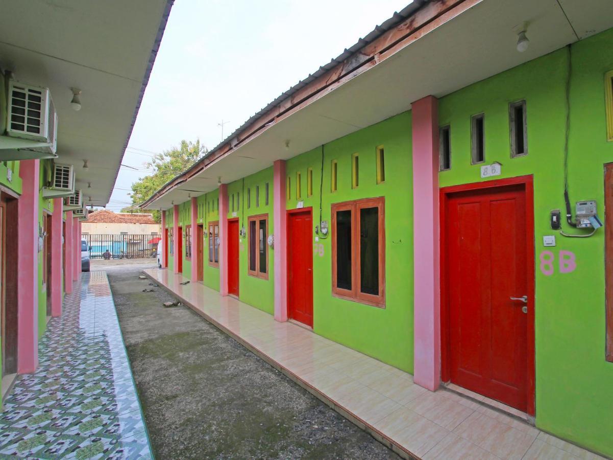 Oyo 91476 Srikaya Hotel 3 Pekalongan Luaran gambar