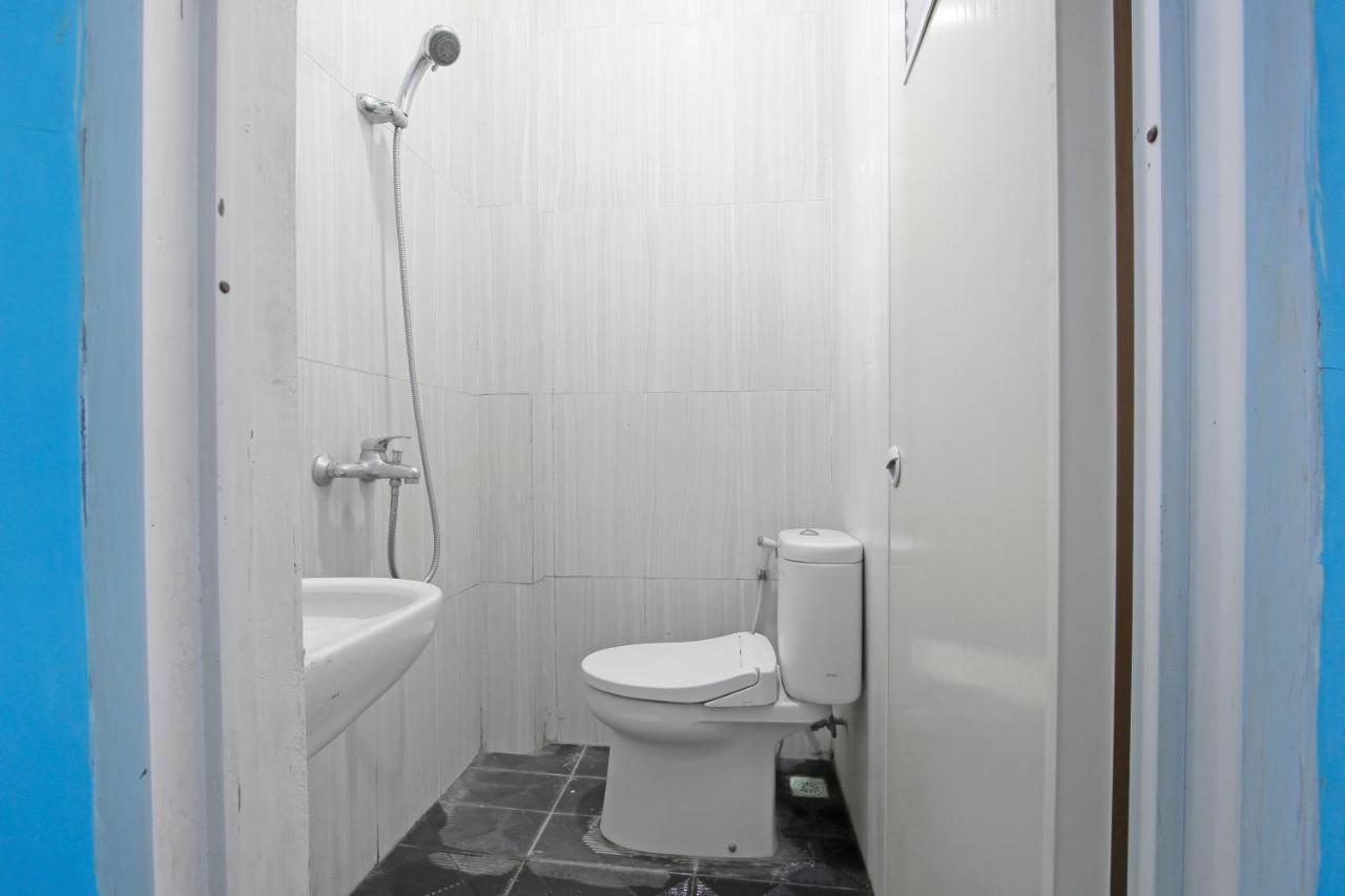 Oyo 91476 Srikaya Hotel 3 Pekalongan Luaran gambar